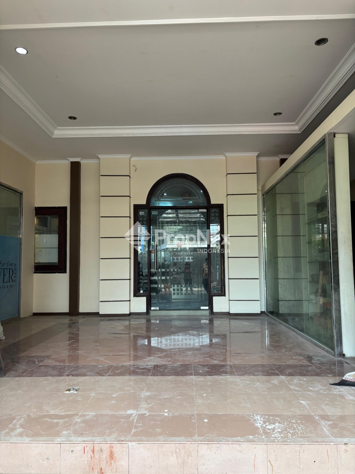 Bangunan Komersil Ex. Salon JL. SUMATRA Pusat Kota Surabaya